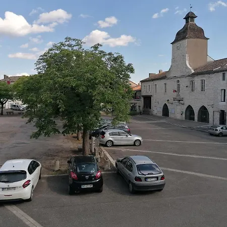 Cahors Sud : Maison Quercynoise Avec Vue Sur Place Du Village