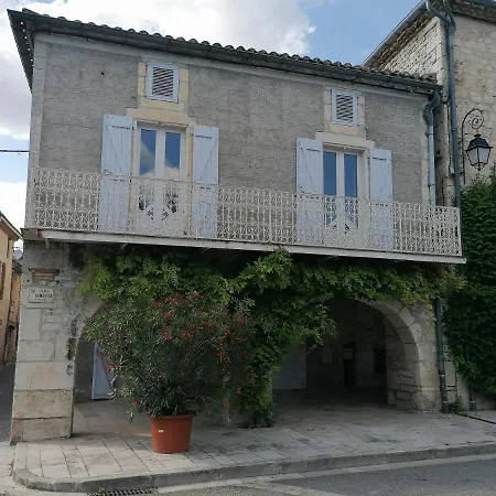 Cahors Sud : Maison Quercynoise Avec Vue Sur Place Du Village Holiday home Castelnau-Montratier