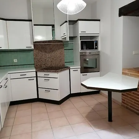 Cahors Sud : Maison Quercynoise Avec Vue Sur Place Du Village Holiday home *