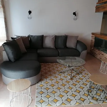 Holiday home Cahors Sud : Maison Quercynoise Avec Vue Sur Place Du Village *