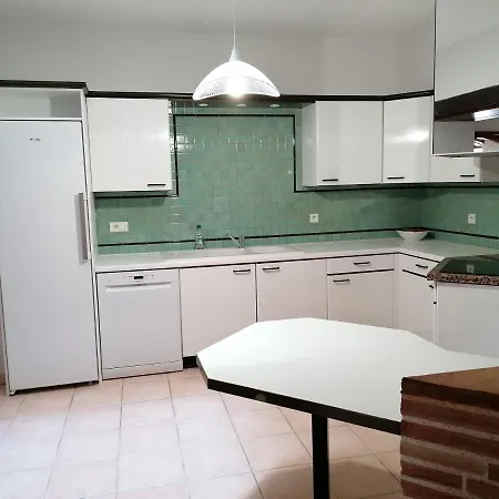 Cahors Sud : Maison Quercynoise Avec Vue Sur Place Du Village Holiday home *